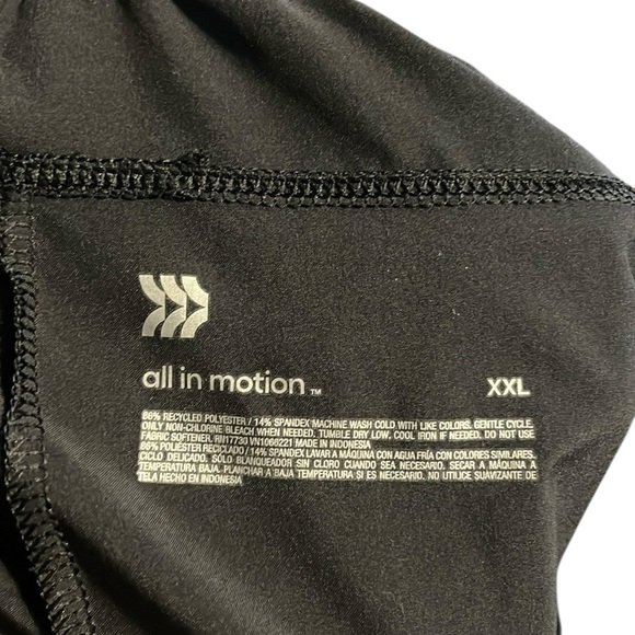All in Motion Black Cargo Pants Relaxed Fit - Picture 3 of 4